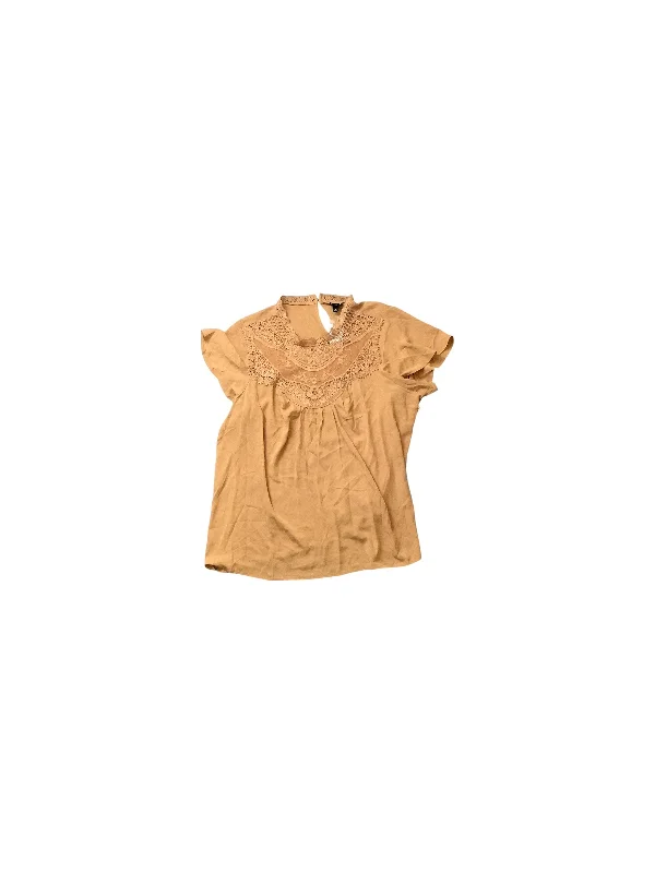 Top Short Sleeve Basic By Torrid In Tan, Size: 3x