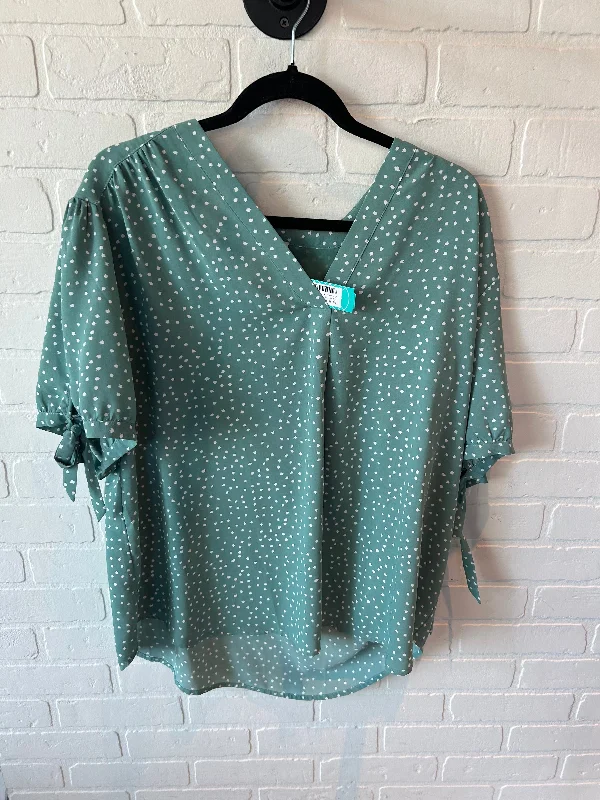 Top Short Sleeve By Fun 2 Fun In Green & White, Size: 1x