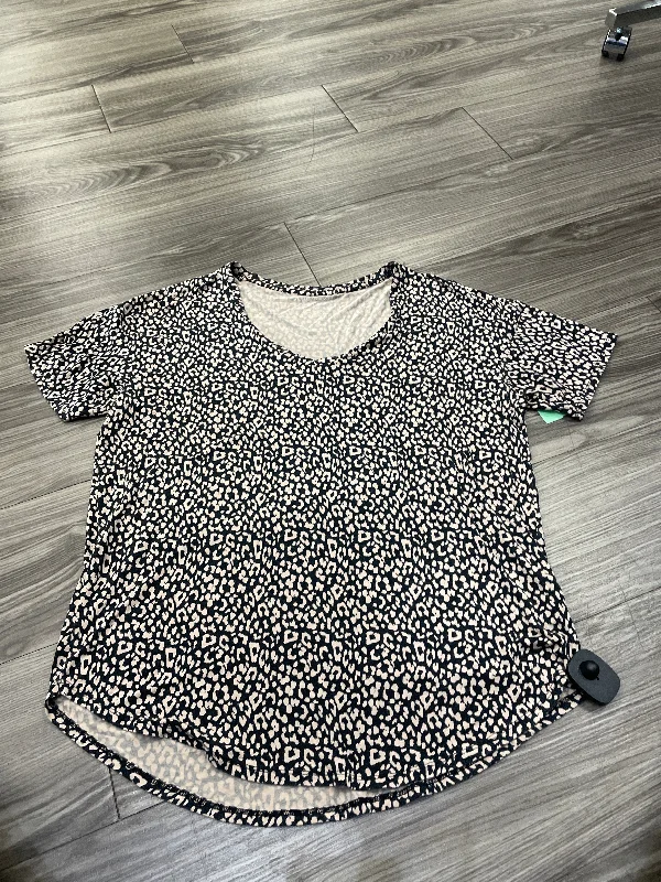 Top Short Sleeve By American Eagle In Animal Print, Size: S