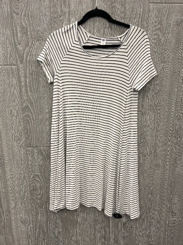 Dress Casual Short By Old Navy In Black & White, Size: S